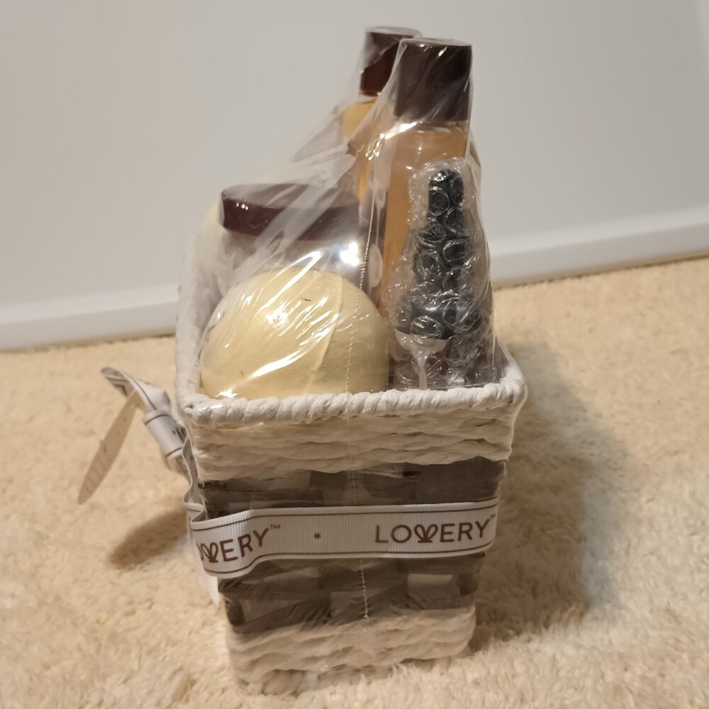 NWT ~ Lovery's 9 Piece Vanilla & Coconut Spa Gift Basket - Picture 7 of 12